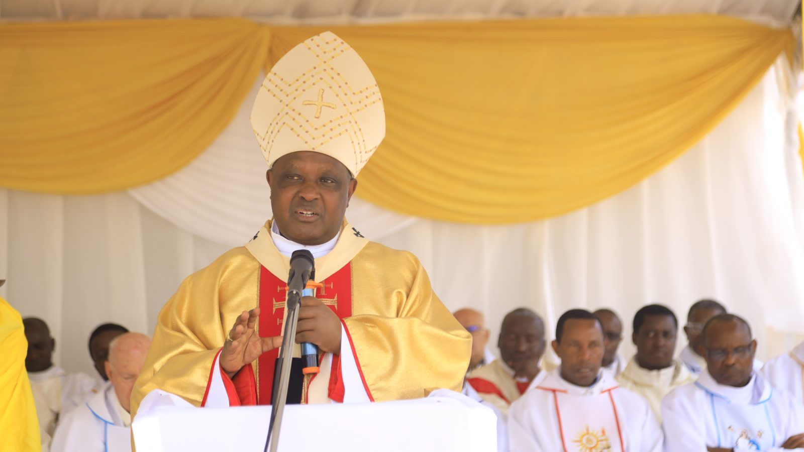 Nyiricyubahiro Antoine Karidinali Kambanda, Arkiyepiskopi wa Kigali, yashimiye Imana ku myaka 50 Seminari nto ya Ndera imaze ishinzwe, avuga ko iyi yubile ifite igisobanuro cyihariye kuko n’iy’ishingwa rya Arkidiyosezi ya Kigali ihuriranye n’iyi myaka.