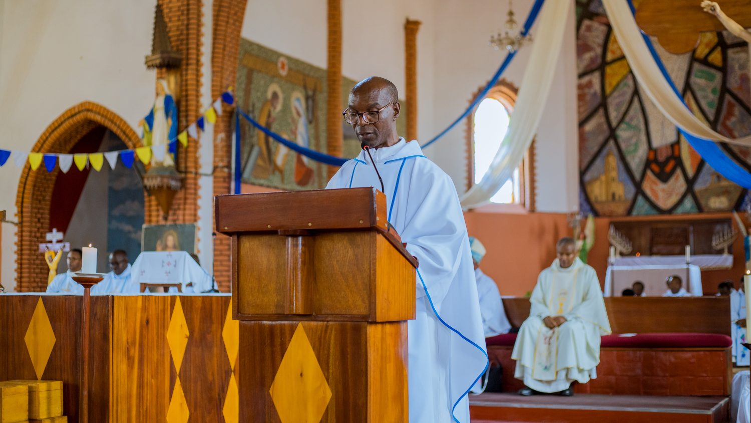 Padiri Alexandre Uwizeye, Umuyobozi w'Ishuri ry'ukwemera