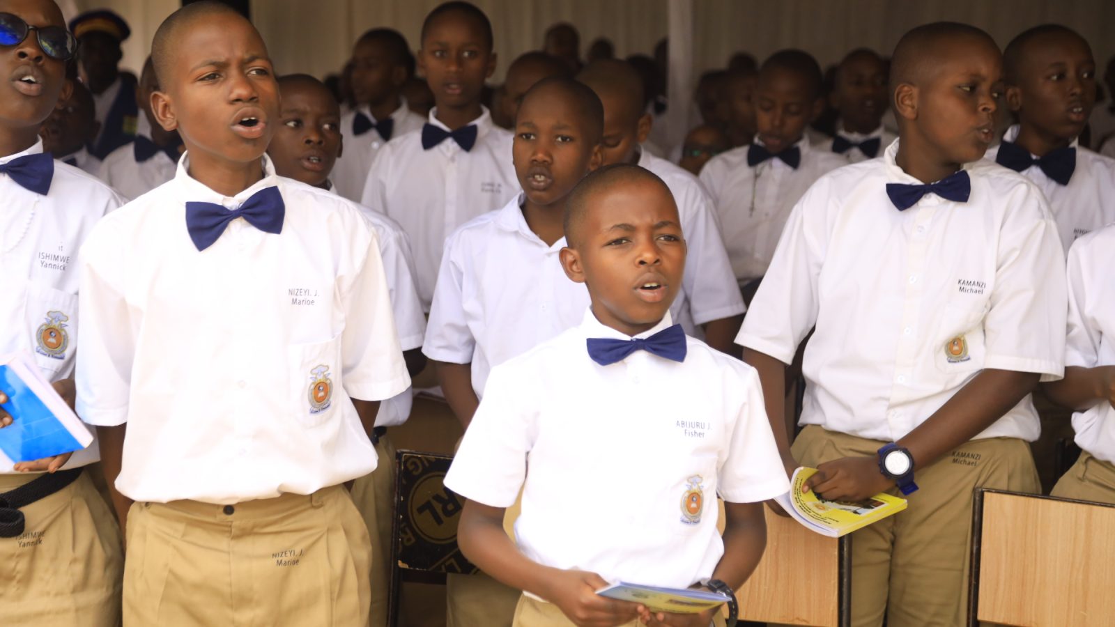 Abaseminari bato basabwe kwigira kuri aba basaseridoti bombi, maze nabo bakimana u Rwanda