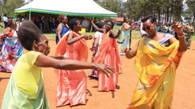 Abagore bo mu cyaro bishimiye uruhare bagira mu iterambere ryabo no mu miryango yabo