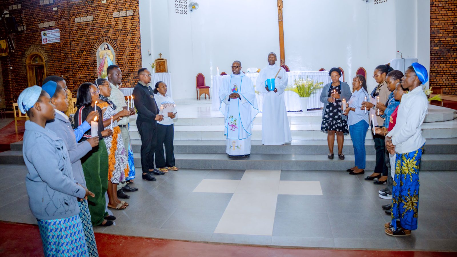 Abayobozi b'urubyiruko muri Komite nshya bahawe urumuri ruzabamurikira ndetse rukamurikira na bagenzi babo muri uyu mwaka w'ubutumwa