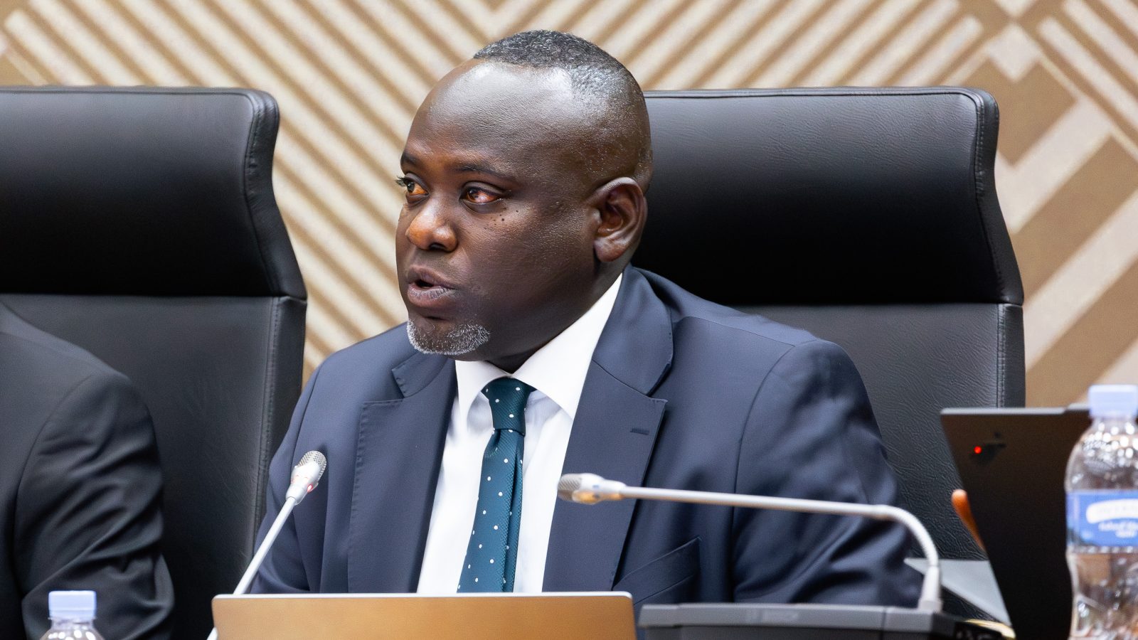 Minisitiri Armand Zingiro yasobanuye impamvu amasoko 18 atatanzwe kandi yari ateganyijwe