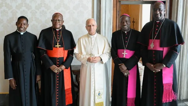 Kiliziya Gatolika  muri Afurika yifatanyije n’isi gusengera Papa Leo XIV ugiye kubagwa ikibyimba cyo mu bihaha