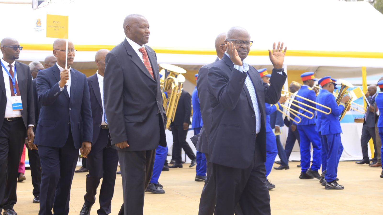 Abize muri Seminari Nto ya ndera batabaye abapadiri bavuyemo abakristu beza, ubu bubatse miryango yabo,baje kwishimira imyaka 50 y'uru rwabareze ubu bakaba ari abagabo
