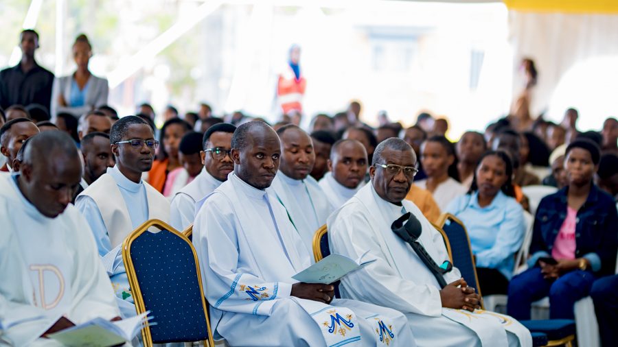 Abapadiri batandukanye bifatanyije na INES Ruhengeri mu munsi mukuru w'ishuri