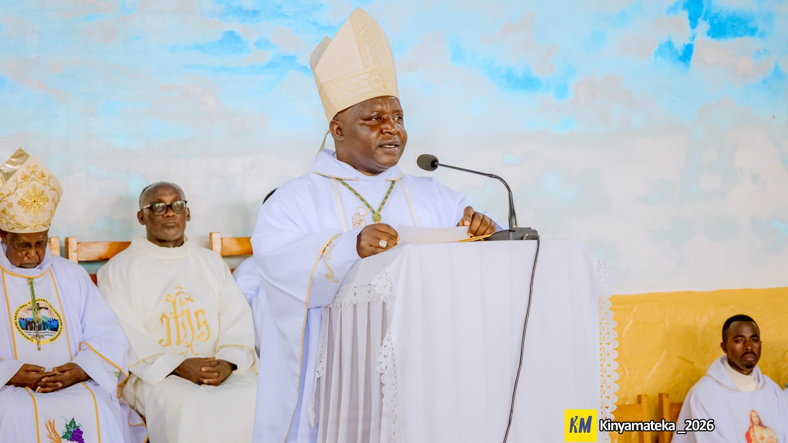 “Uwihayimana si uwo mu Kiliziya,”  Musenyeri Balthazar Ntivuguruzwa