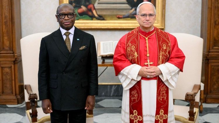 Perezida wa Sierra Leone yakiriwe na Papa Léon XIV i Vatican