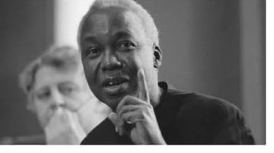 Mwalimu Julius Kambarage Nyerere wabaye Perezida wa Tanzania ari gusabirwa ngo ahindurwe umutagatifu