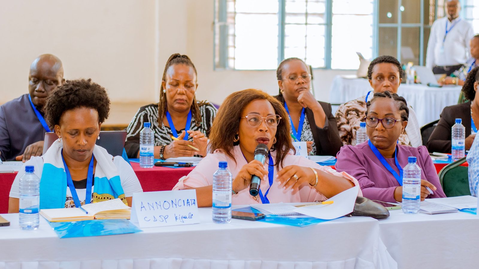 Uretse abahuriye i Kigali, n’abagore n’urubyiruko bo mu Burundi no muri Repubulika Iharanira Demokarasi ya Congo bari guhura kugira ngo na bo bagaragaze ibibazo bibangamiye amahoro mu bihugu byabo.