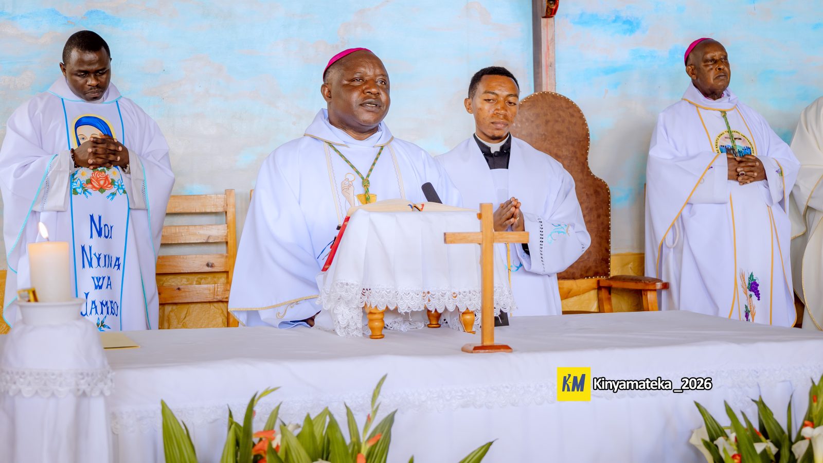 Musenyeri Balthazar Ntivuguruzwa na Musenyeri Servilien Nzakamwita wa Byumba uri mu kiruhuko cy'izabukuru