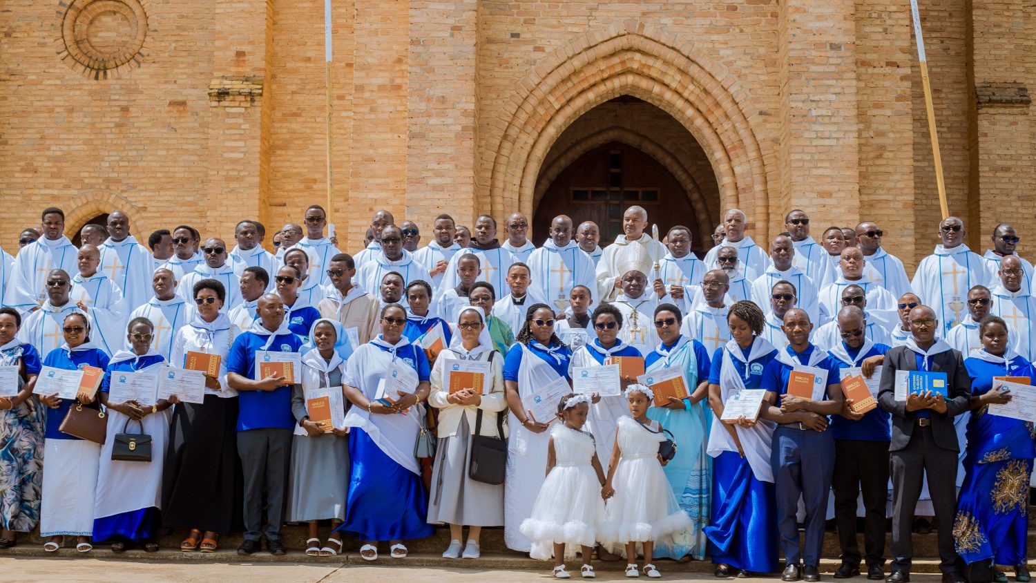 Kabgayi: 26 barangije icyiciro cya kabiri cy’Ishuri ry’Ukwemera bahawe impamyabumenyi