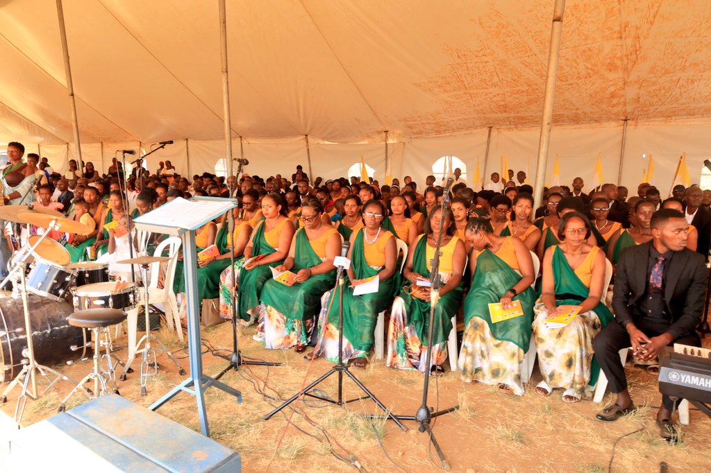 N'amajwi meza bashimiye Imana iha umuryango wayo abasaserdoti beza