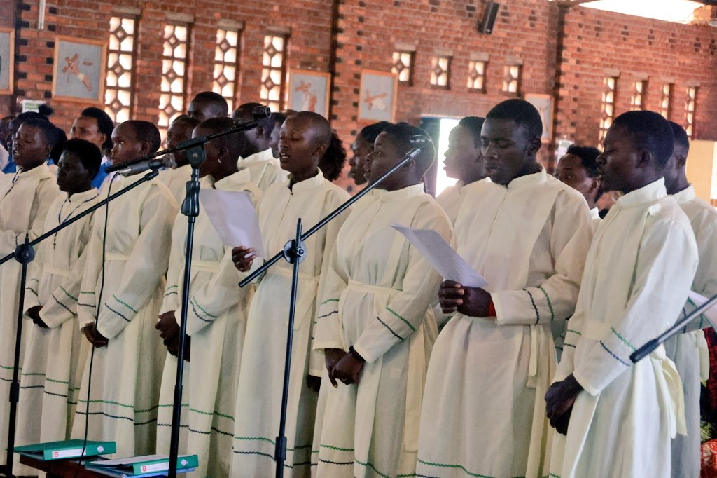 Gahunda zakomereje mu Kiliziya ya Kirehe ahabereye Ibiganiro haturwa na Misa yo gusabira Abazize Jenosiye yakorewe Abatutsi