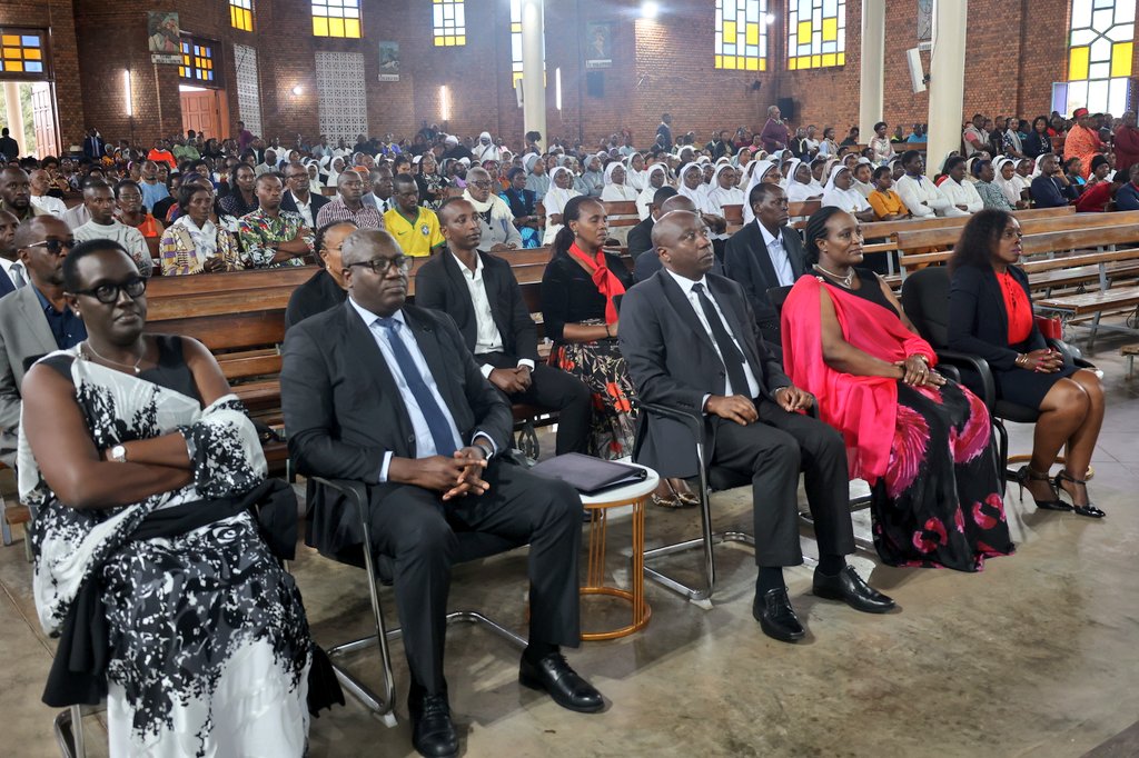 Minisitiri Edouard Ngirente yifatanyije na Kiliziya Gatolika mu Rwanda mu Misa yo gusabira Papa Fransisiko