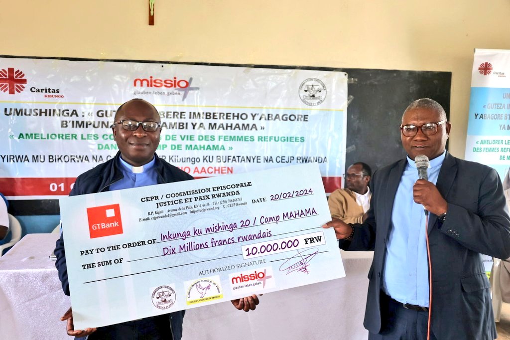 Komisiyo y'Ubutabera n'Amahoro yashyikirije inkunga Abakobwa babyariye iwabo bo mu nkambi ya Mahama