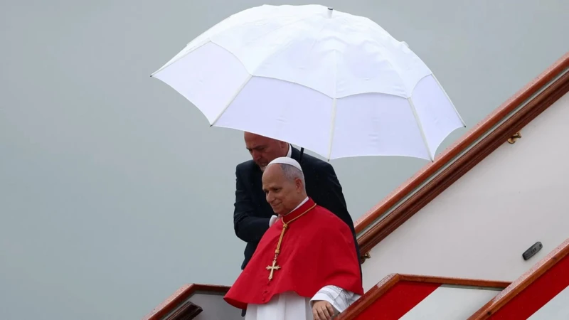 “Sinifuza impaka na Trump, ariko  nzakomeza kuzamura ijwi  namagana intambara  ” Papa Lewo wa XIV