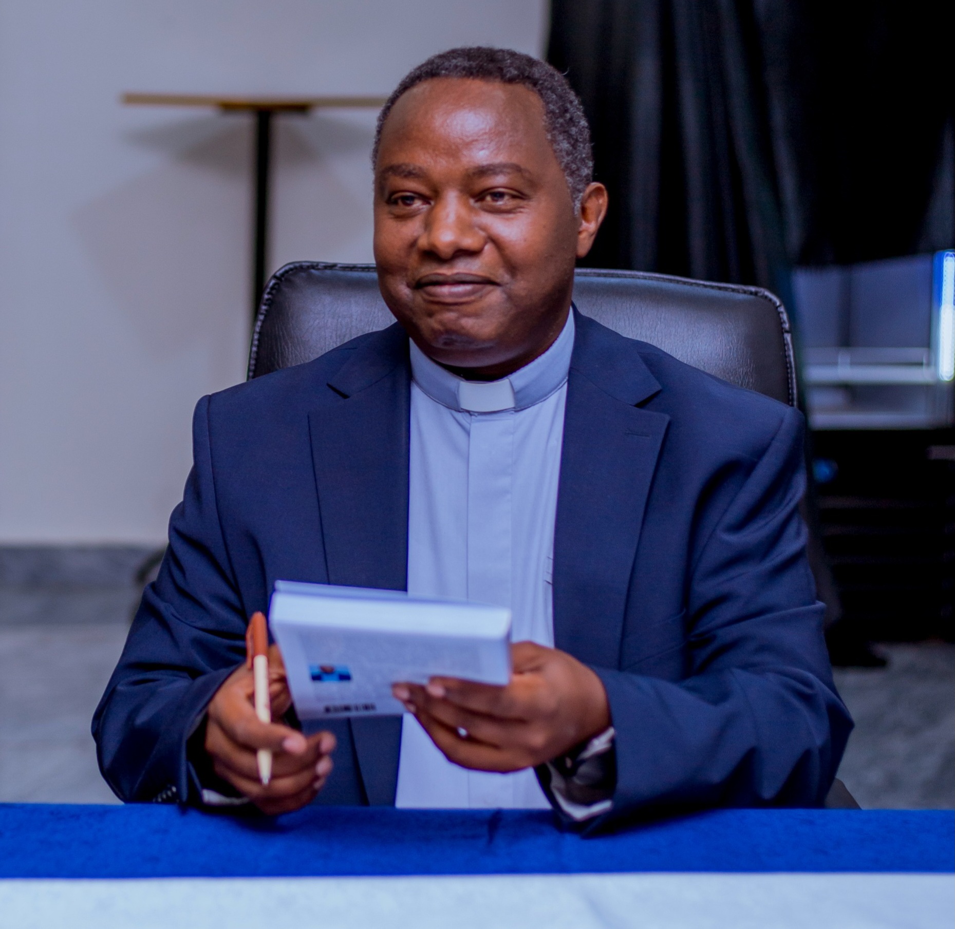 Ubuzima mu myaka y’ubukure Igitabo gishya cy’umwanditsi Padiri Prof.Fidele Dushimimana