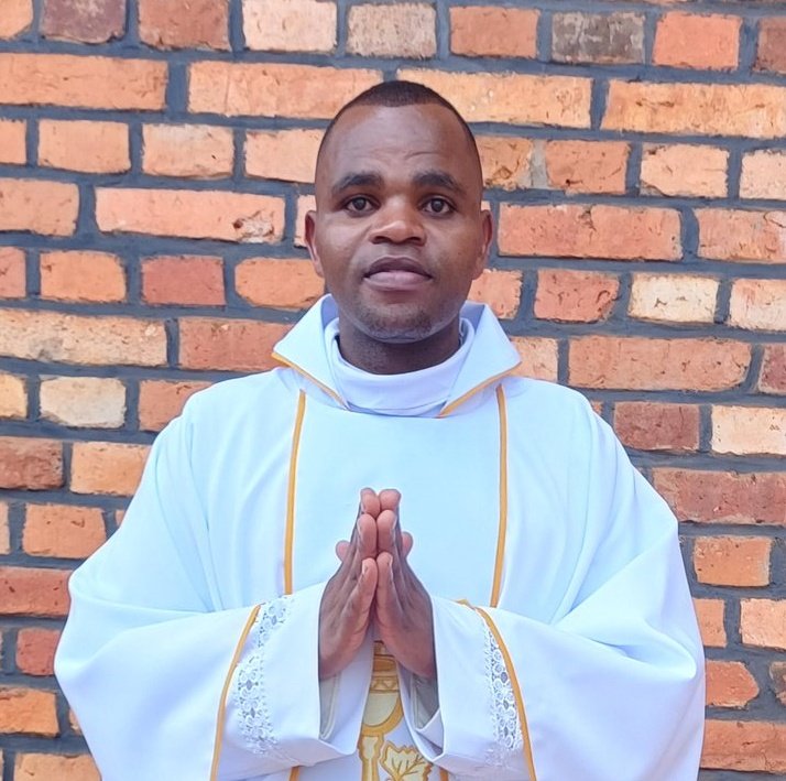 Padiri Eric yaherewe Ubupadiri i Byumba kuko kiliziya zose za Paruwasi ya Muyanza avukamo zifunze