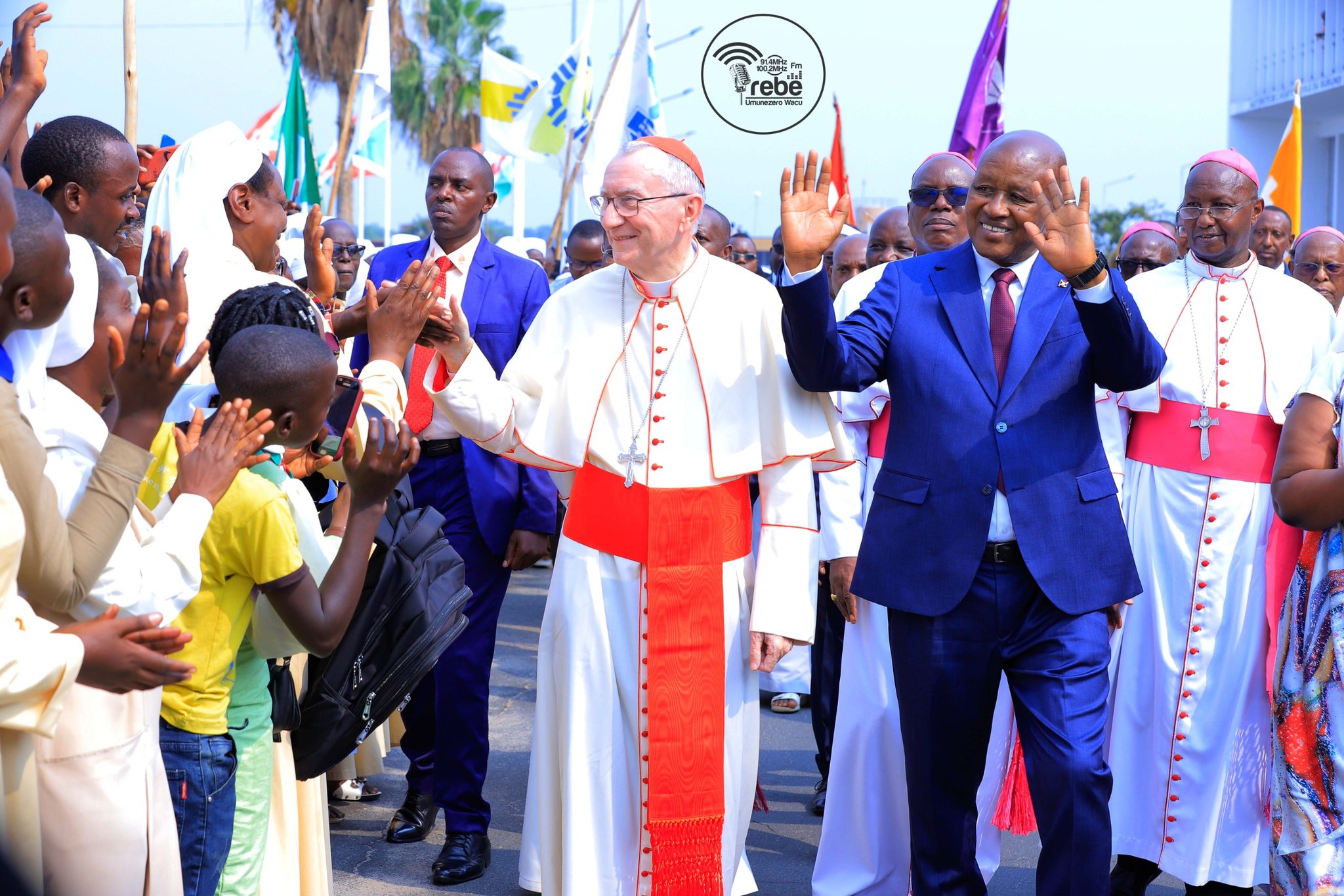 Umunyamabanga wa Leta wa Vatikani yakiranywe ibyishimo i Burundi