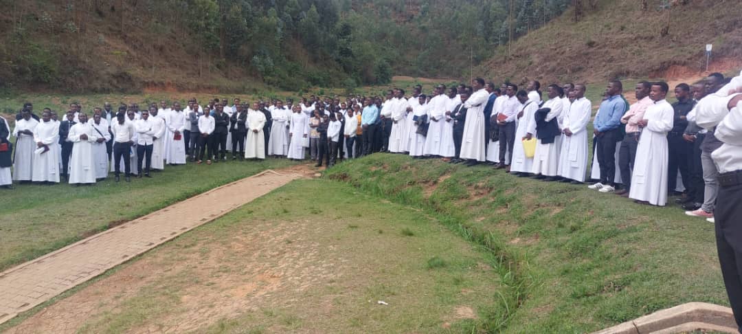 Amaseminari y’u Rwanda mu rugendo nyobokamana i Kibeho bibuka Padiri Gafuku wahawe ubupadiri bwa mbere mu Rwanda