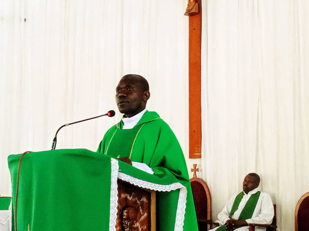Misa itangiza amahugurwa ya Karisimatike ku iyogezabutumwa ryo kubohoka no gusabira abarwayi