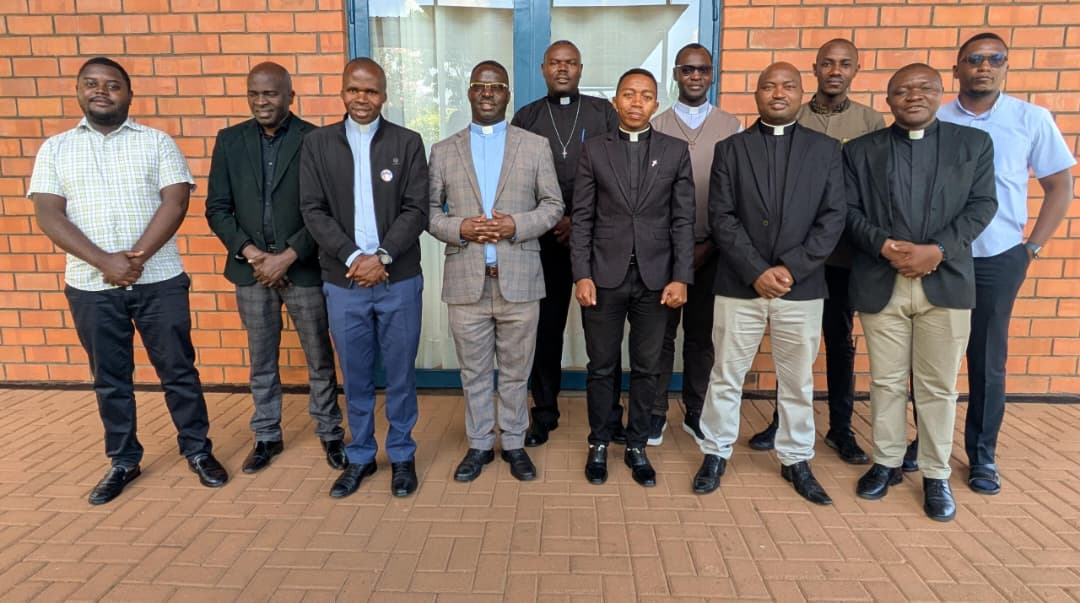 Abayobozi ba Komisiyo y'Itumanaho bahuguwe ku bwenge bukorano