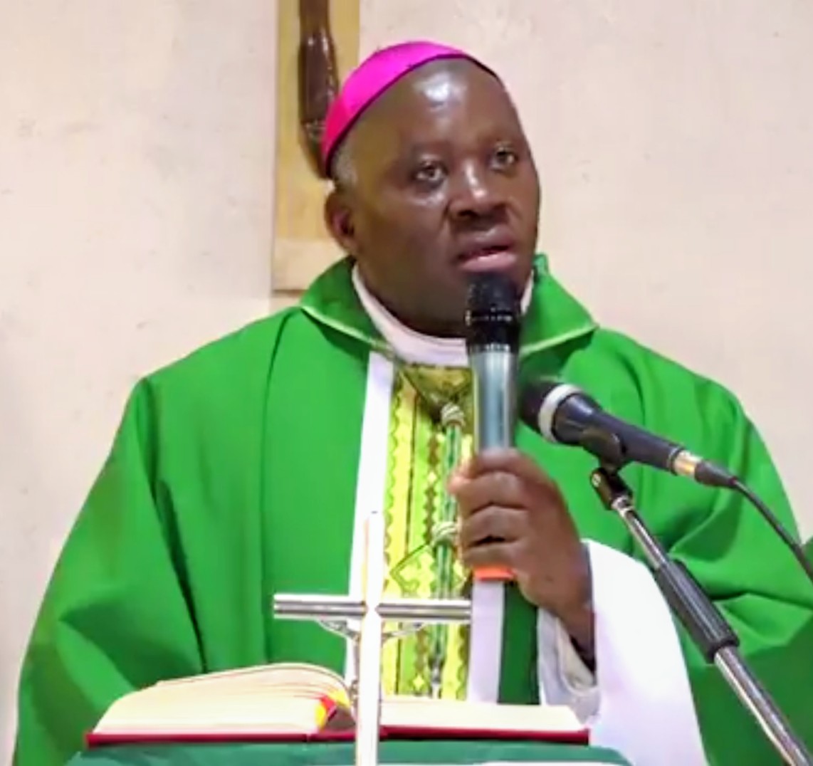 Myr Papias yasabye Abakristu ba Nyagasozi kwitabira Misa buri munsi bagasabira abakristu bafite kiliziya zigifunze
