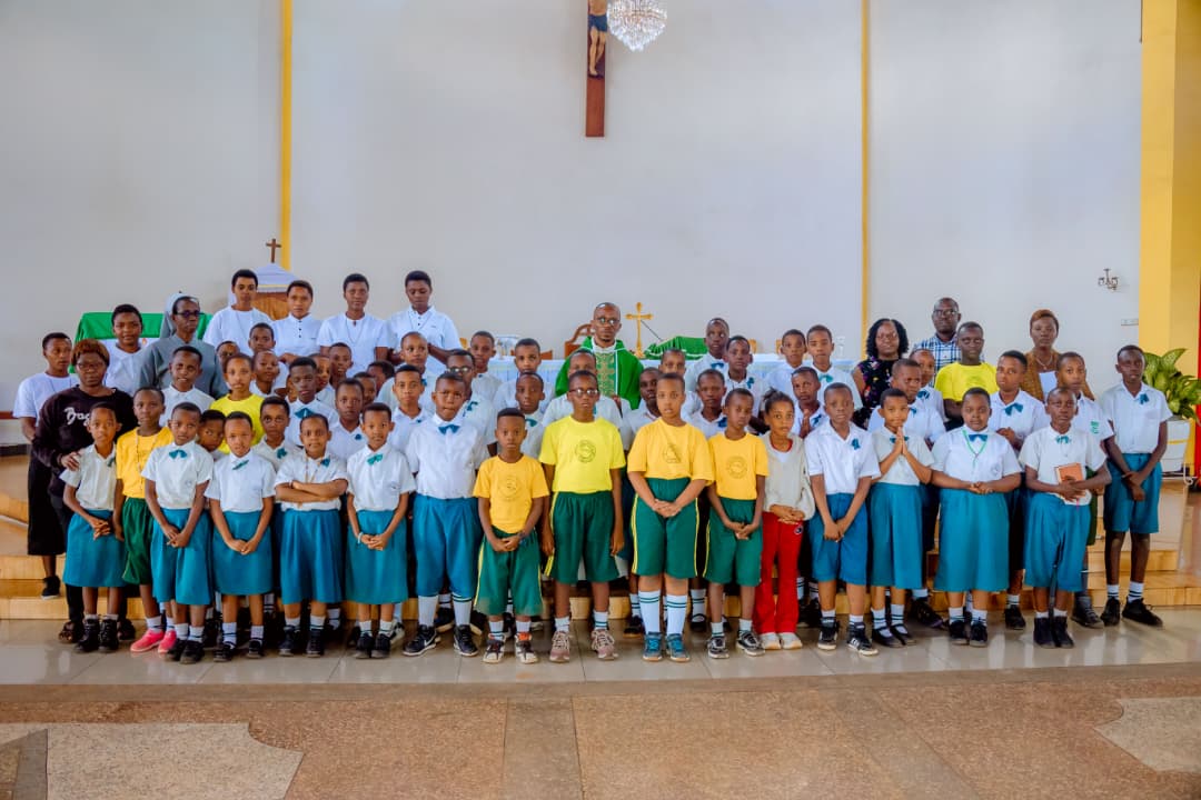 Abanyeshuri 52 ba Ecole Les Hirondelles de Don Bosco basabwe kwakira amasakaramentu nk’intangiriro y’ubuzima bushya