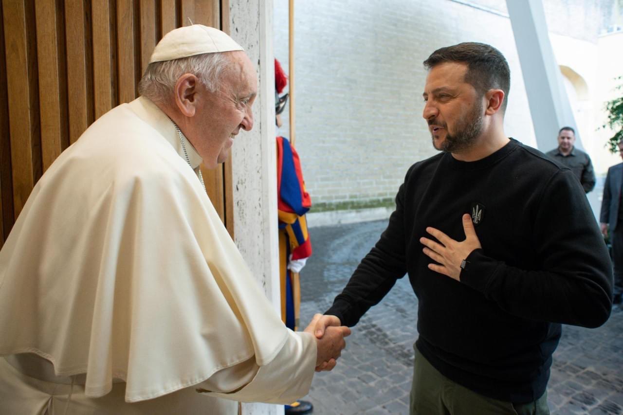 Bwa mbere kuva intambara y'u Burusiya na Ukerene yatangira Papa Fransisiko yakiriye Zelensky I Vatikani