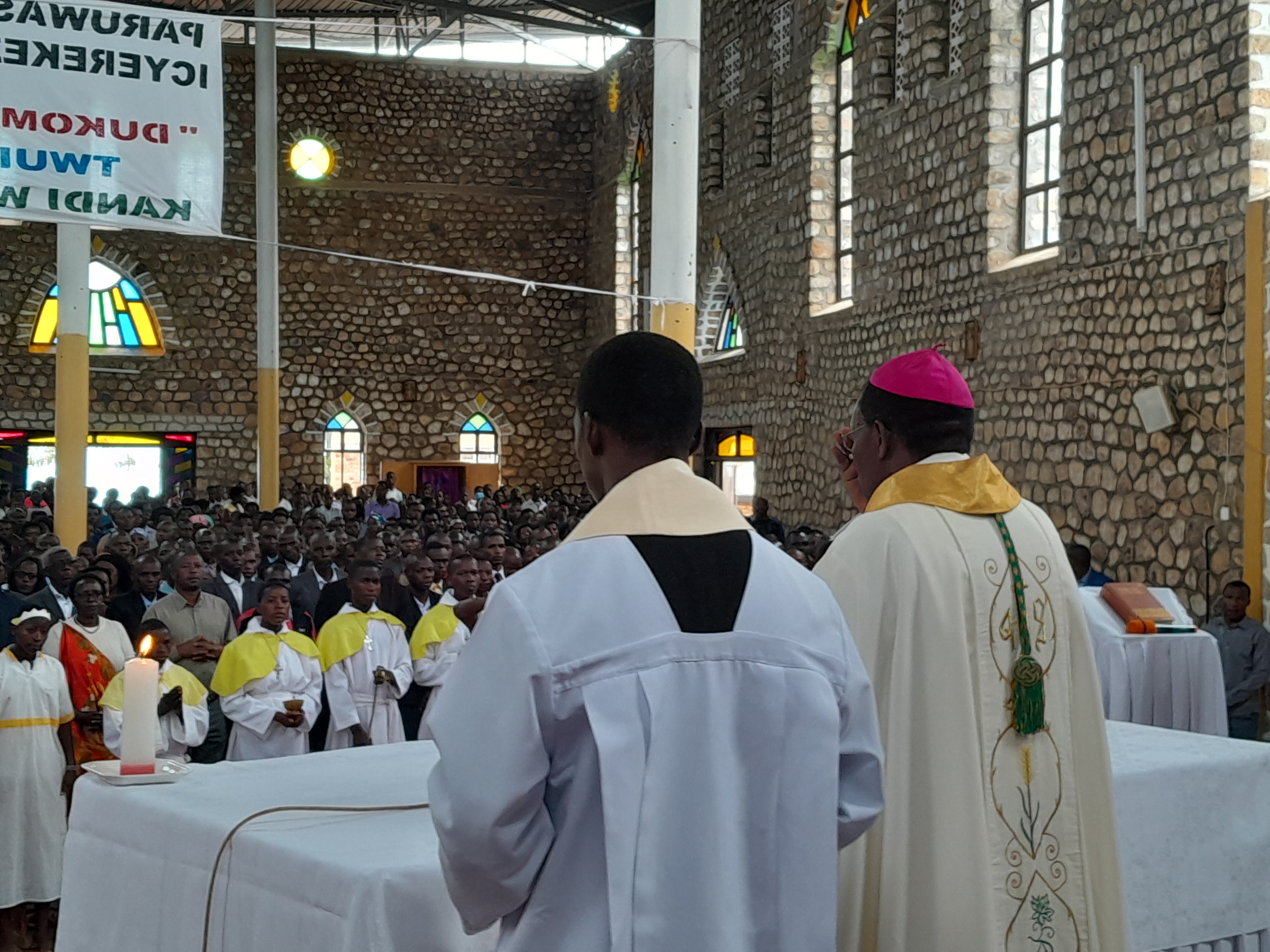 Kurikira Igitambo cya Misa yo gusoza umwaka wahariwe kwita ku burere bw'abana mu mashuri muri Diyosezi ya Nyundo zone ya Gisenyi