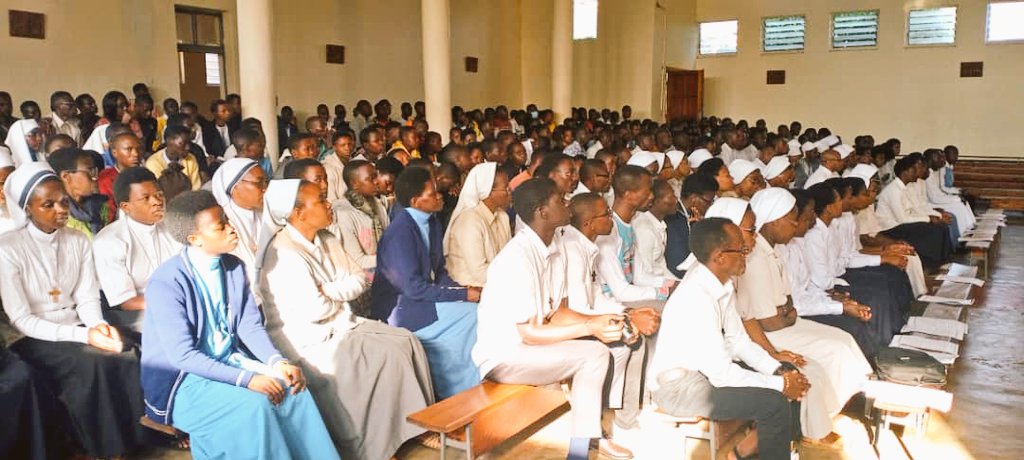 Abagera kuri 200 ni bo bitabiriye umwiherero wo gushishoza umuhamagaro muri Diyosezi ya Butare.