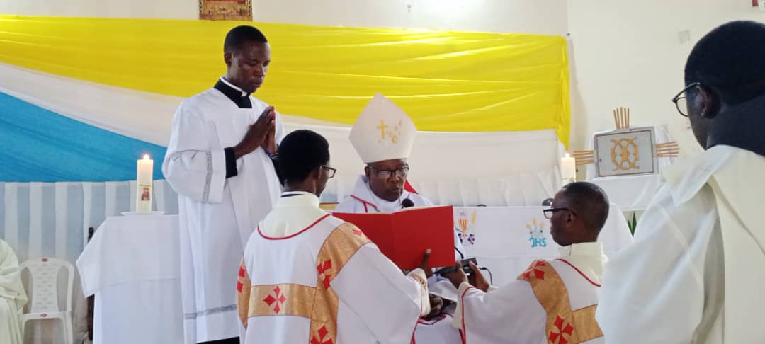 Umusaseridoti iyo atannye, nawe ubuzima bwe buramusharira-Myr Rukamba
