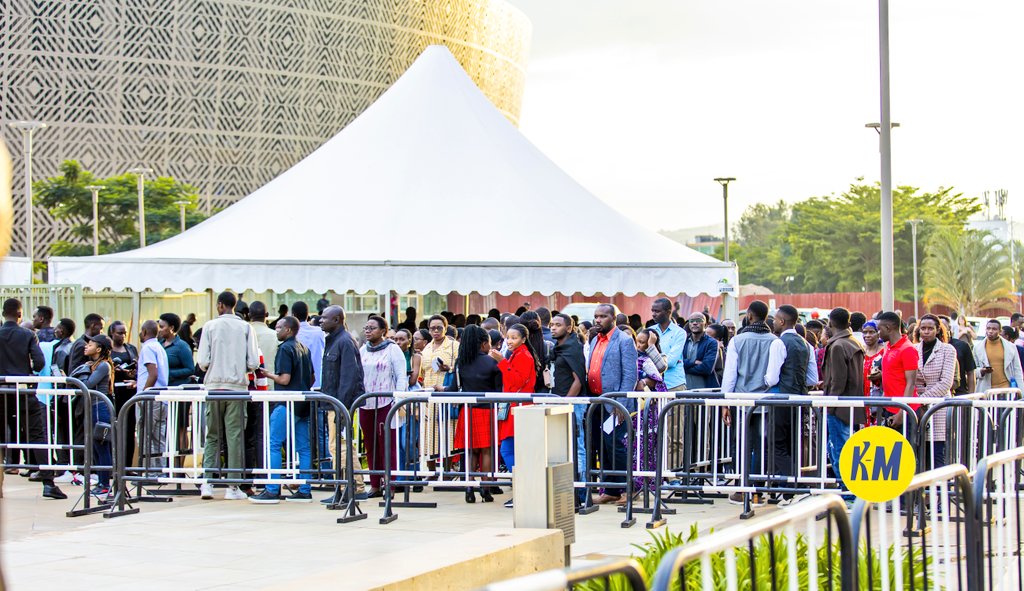 Ku isaha ya Saa Cyenda ni bwo abantu batangiye kwinjira muri BK Arena