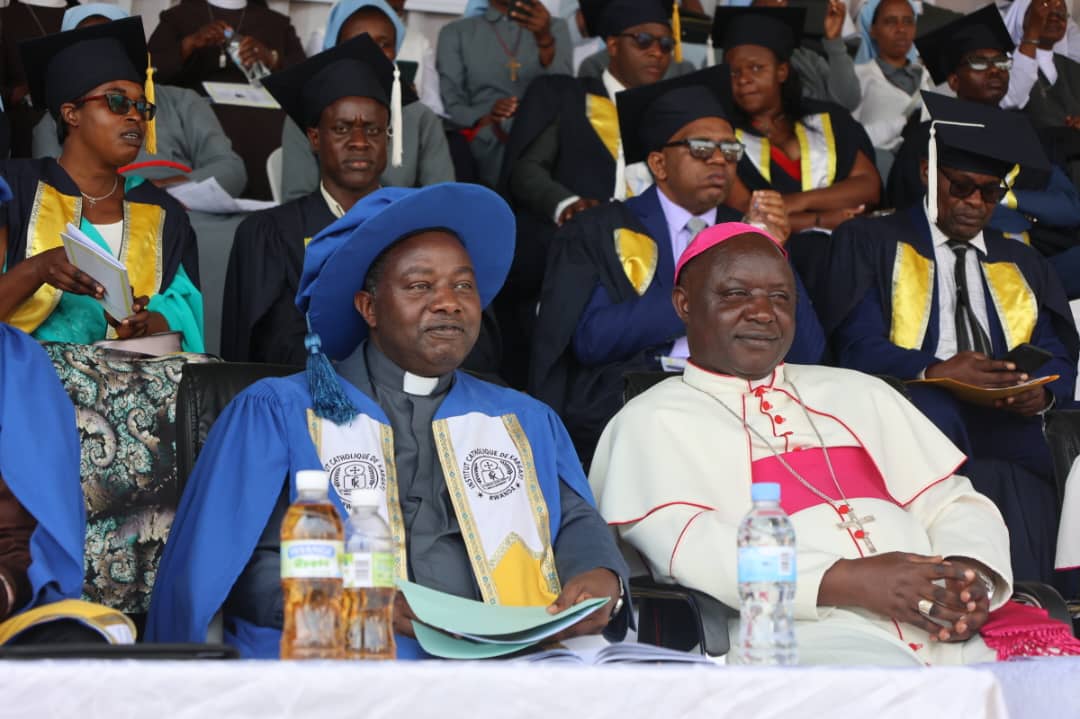 Myr Balthazar Ntivuguruzwa nyuma y'imyaka 6 ari umuyobozi wungirije wa ICK yatanze impamyabumenyi bwa mbere ari umuyobozi mukuru wayo