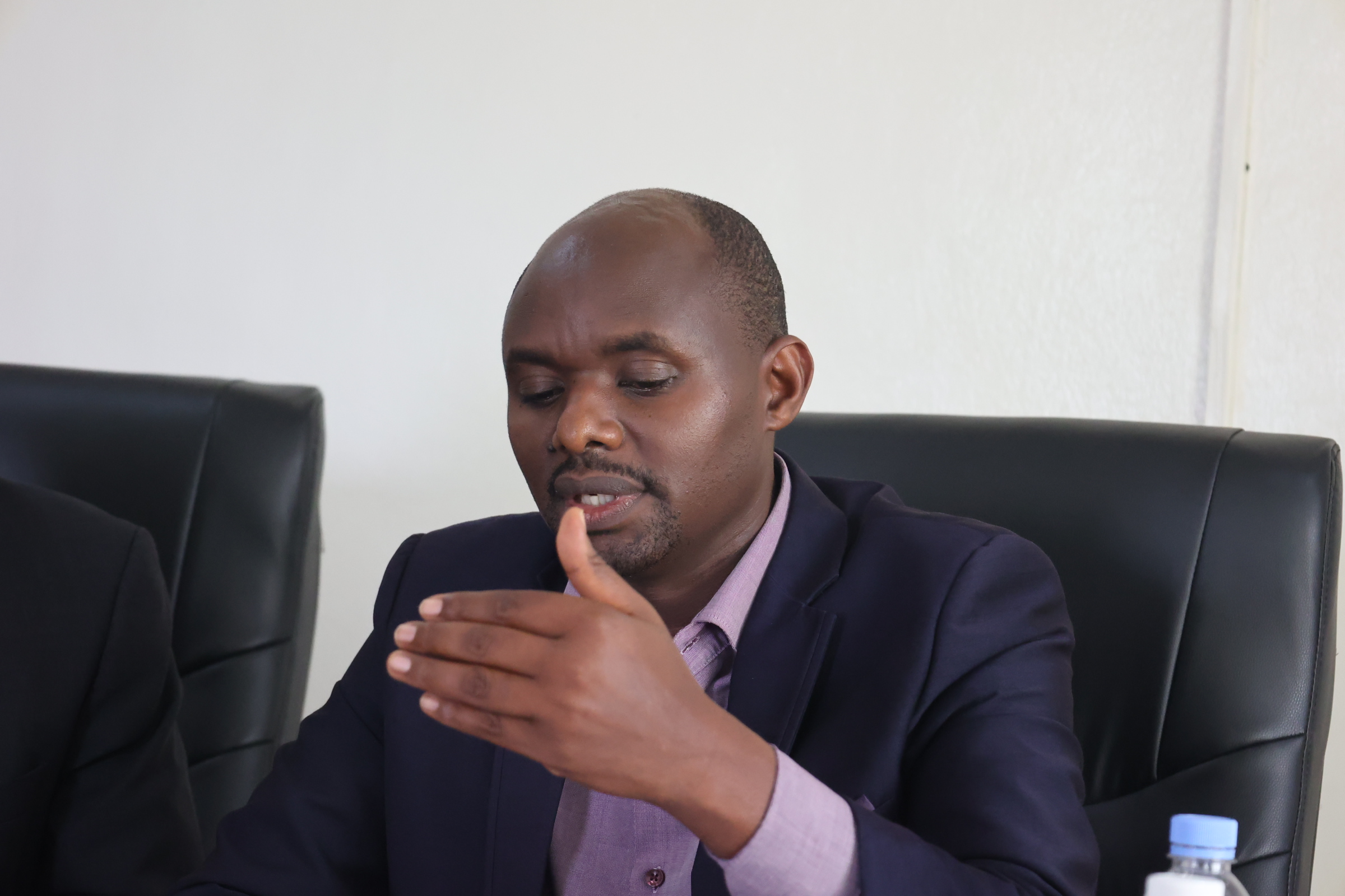 Abakrisitu bakangurirwa gutunga Bibiliya y’Igitabo aho kwiringira Bibiliya zo kuri Murandasi