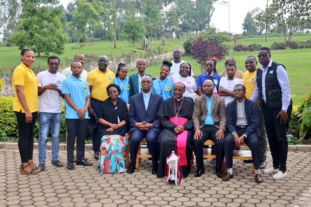 Amafoto: Myr Sinayobye yasabye abanyamakuru kugira amakenga mbere yo gutangaza inkuru