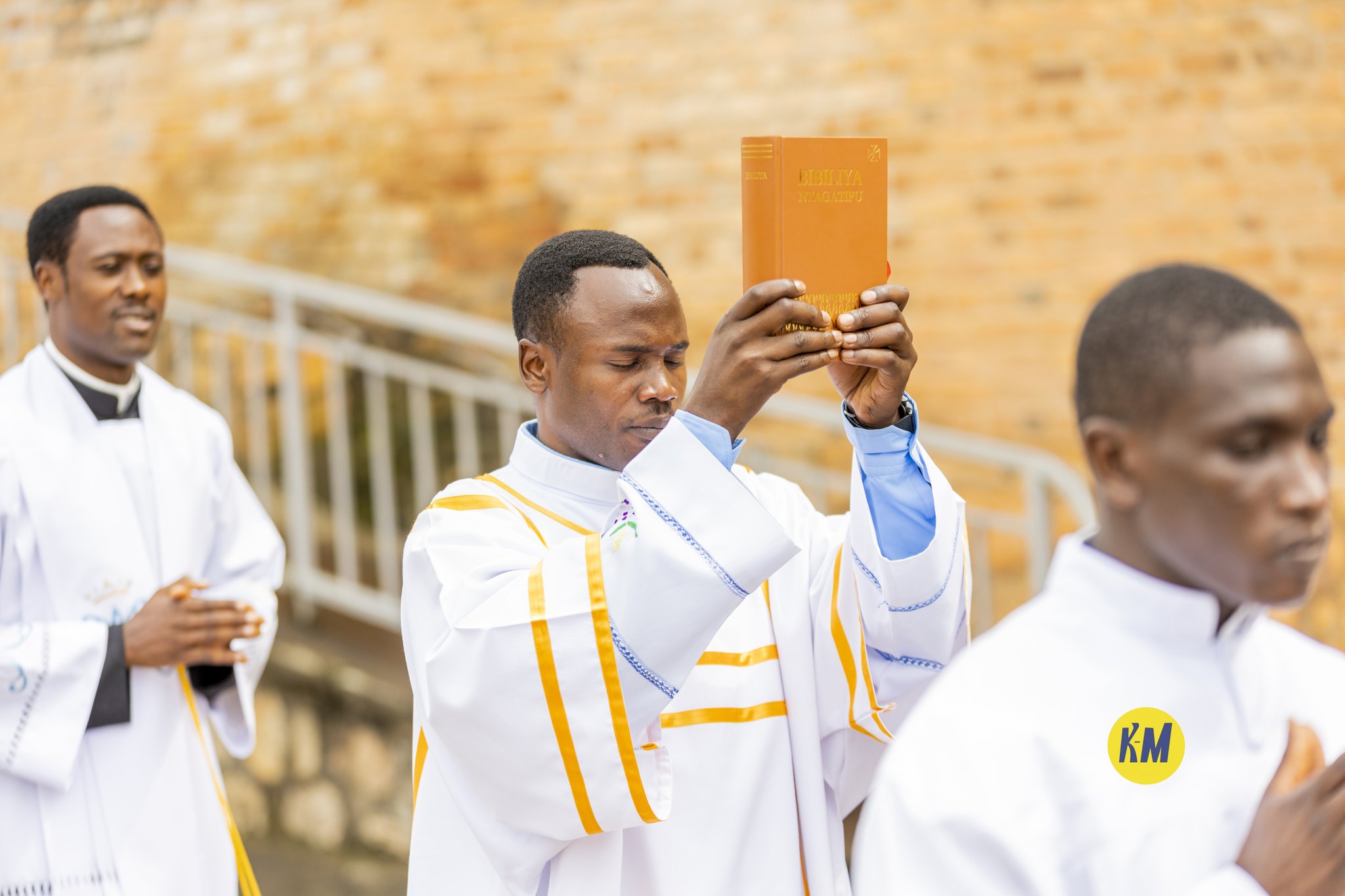 Ku isaha ya Saa Yine ni bwo umutambagiro utangiza Igitambo cya Misa watangiye. Ukaba watangiriye muri Salle ya Paruwasi ya Kabgayi n'ahazwi nko kuri Centre Saint Kizito.
