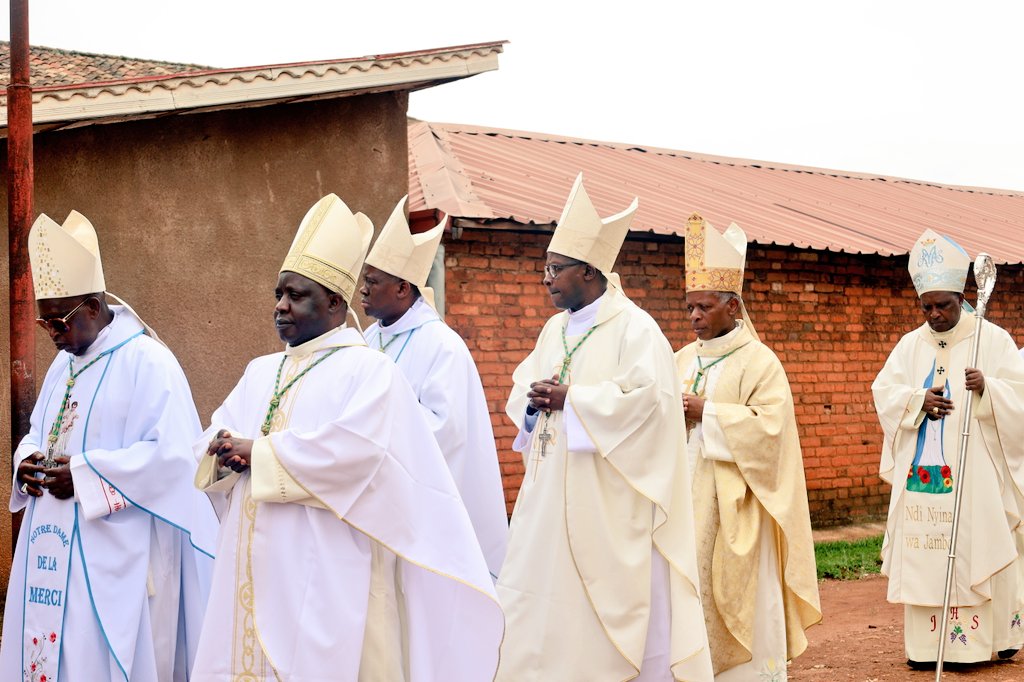 Abepiskopi bifatanyije na Seminari Nkuru ya Rutongo mu Birori bya Mutagatifu yisunze