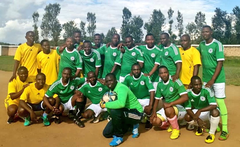 Imikino ya gicuti yahuje abapadiri ba Gikongoro n'aba Butare yarangiye banganyije
