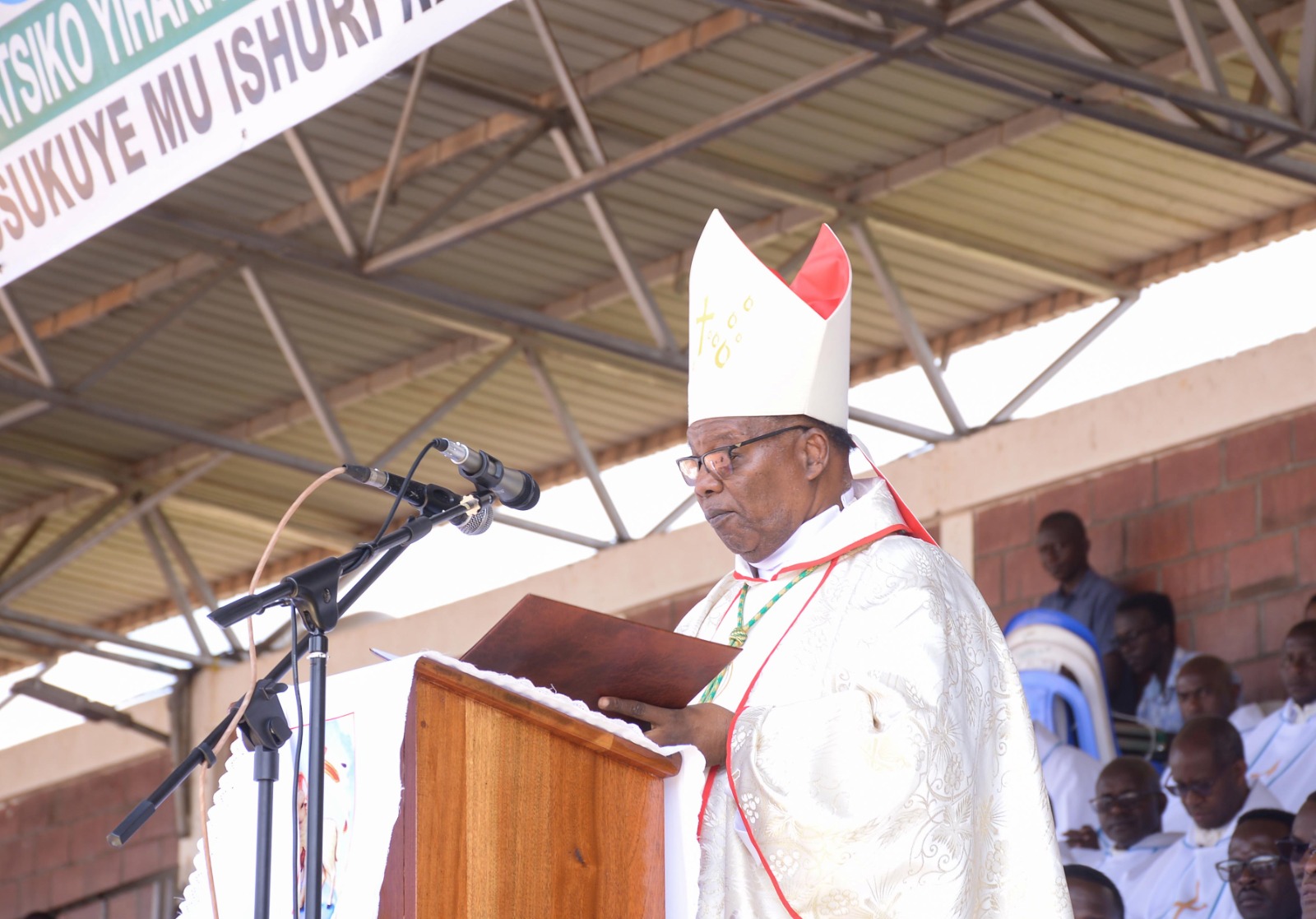 "Amacakubiri yose ni umwanda" Myr Filipo