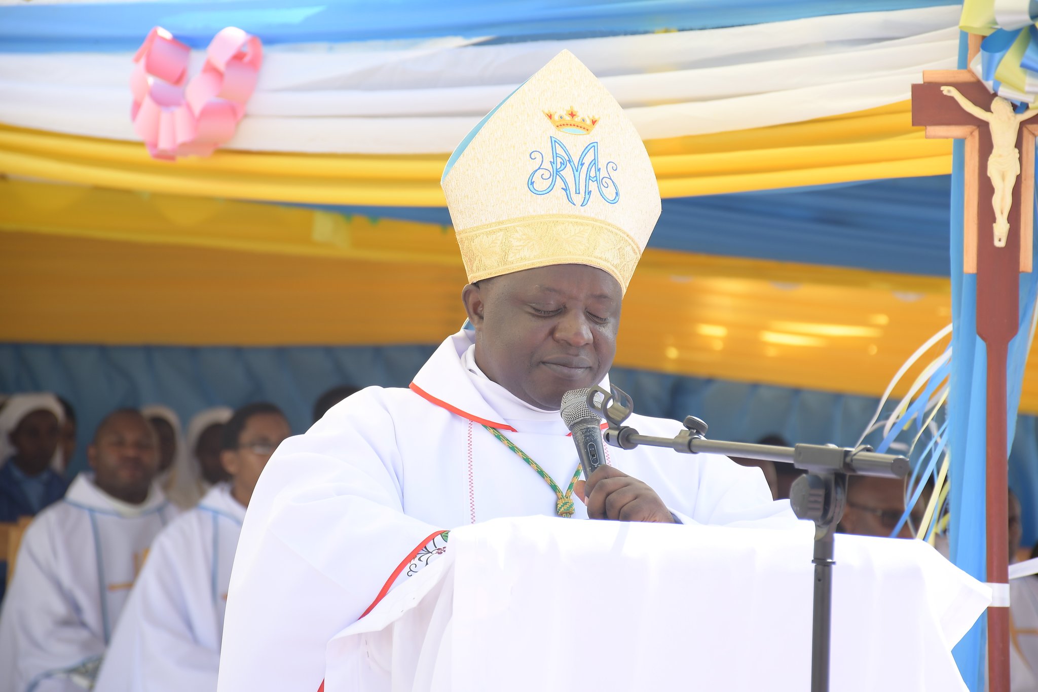 Myr Balthazar yashimiye abana barererwa mu rugo rwa College Saint Jean Nyarusange uko bashyize mu bikorwa ingingo 4 yababwiye bagitangira umwaka