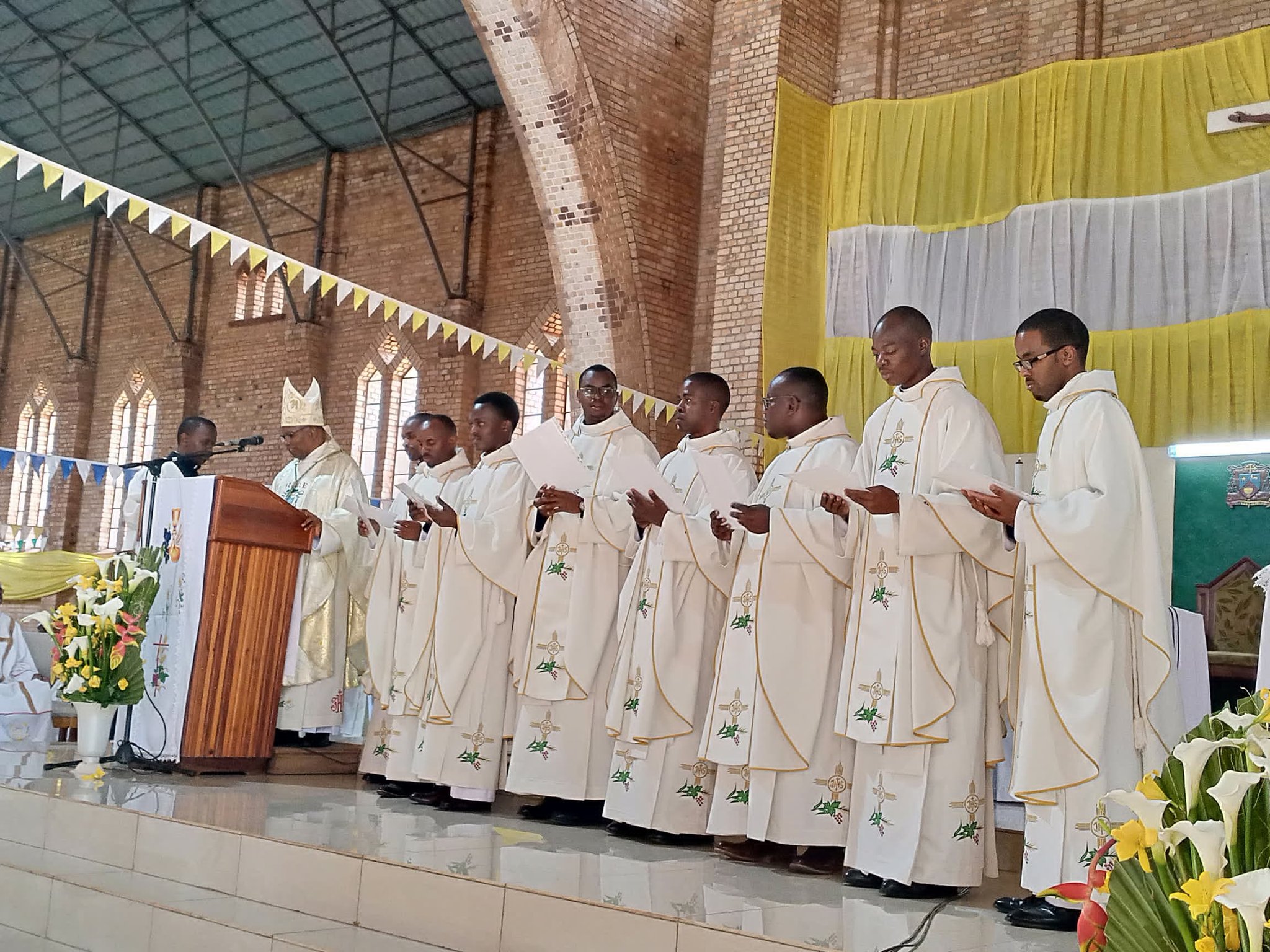 Diyosezi ya Butare yungutse abapadiri umunani n'abadiyakoni bane