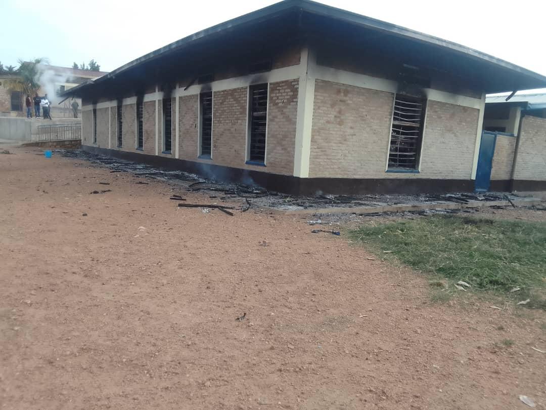 Dortoir yari iherutse kubakwa mu Ishuri rya ESB Kamonyi yafashwe n'inkongi