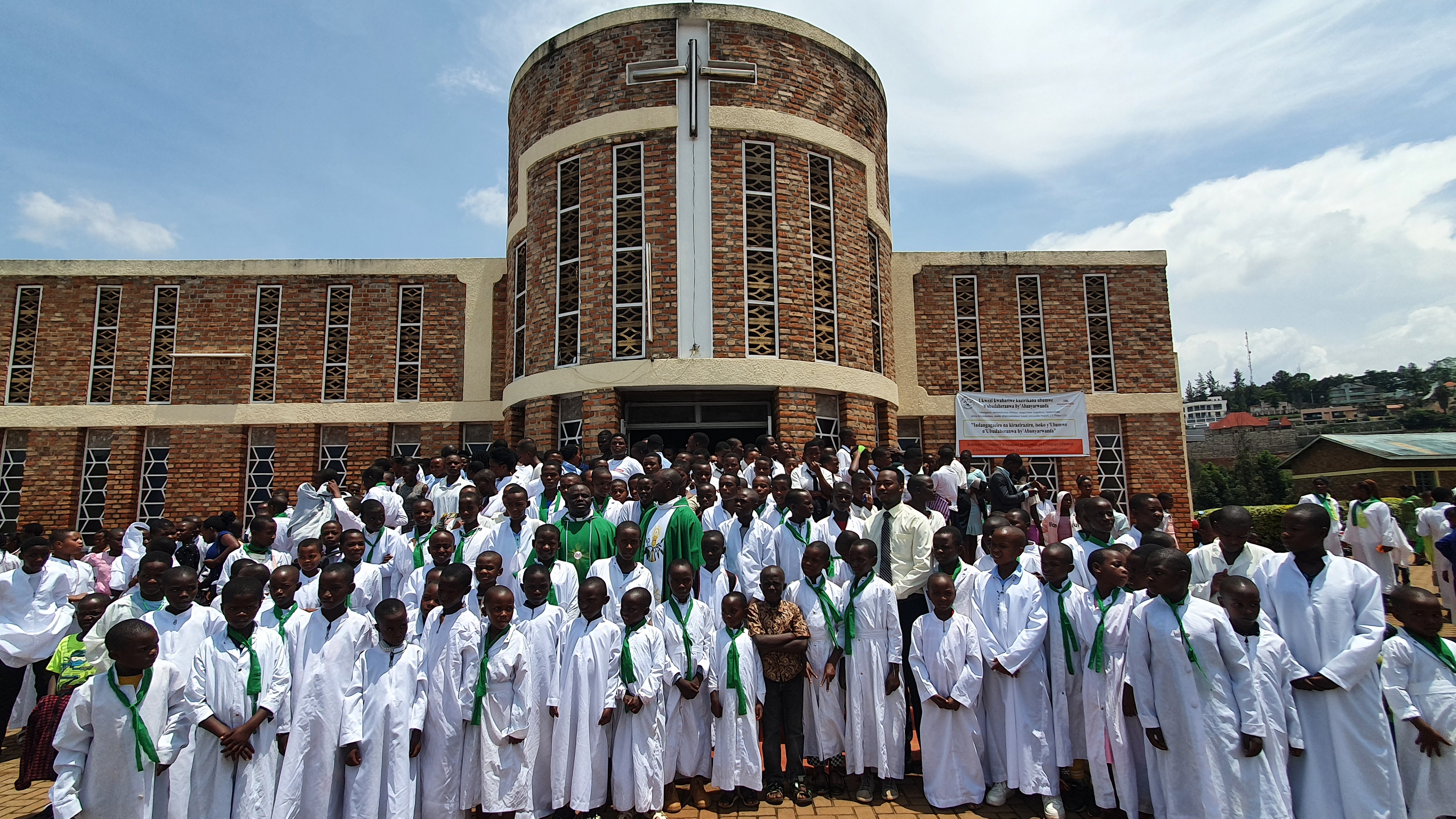 Cyangugu : Urubyiruko rwiyemeje gufatanya n'abasaseridoti mu myiteguro y'ibirori bya yubile y'ubusaseridoti