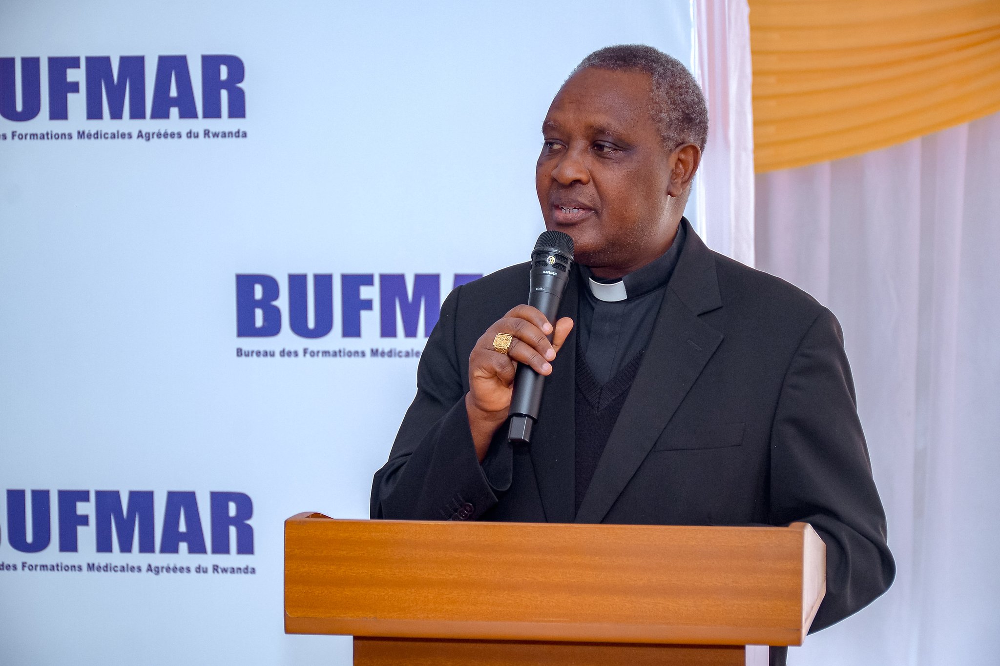 Karidinali Kambanda yavuze ku basengera abarwayi