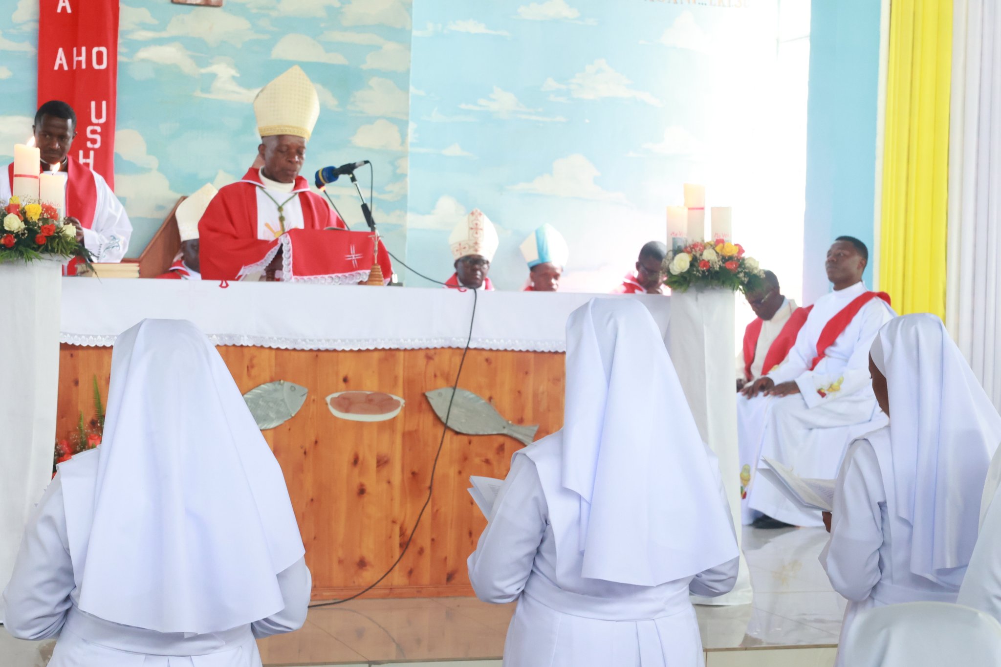 Ababikira batatu basezeranye burundu