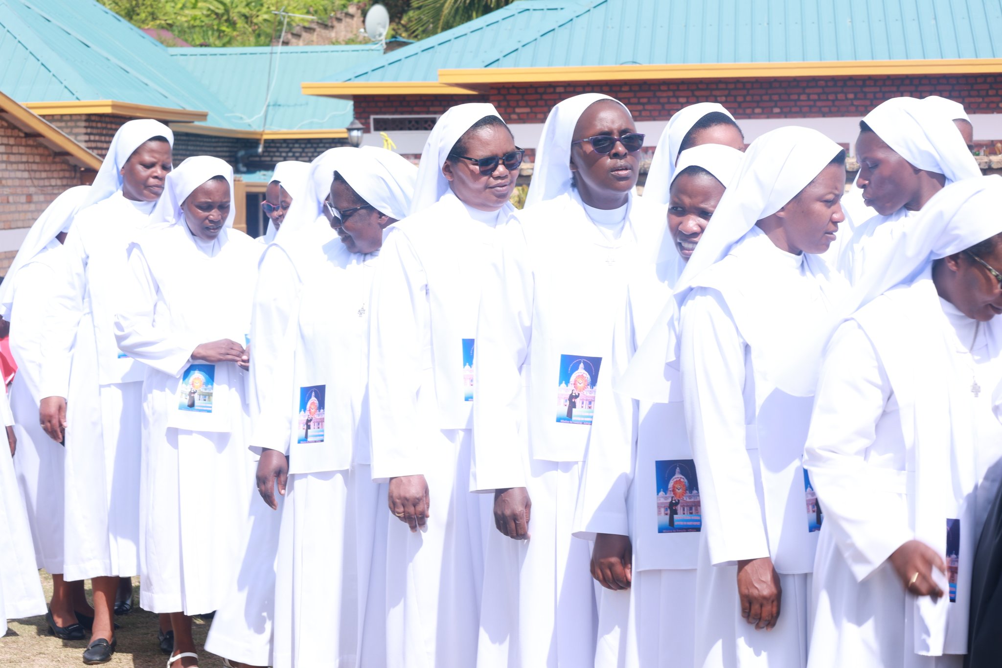 AMAFOTO:Ababikira Biyeguriye Roho Mutagatifu mu birori by'Amasezerano no kwishimira Mutagatifu Elena Guera