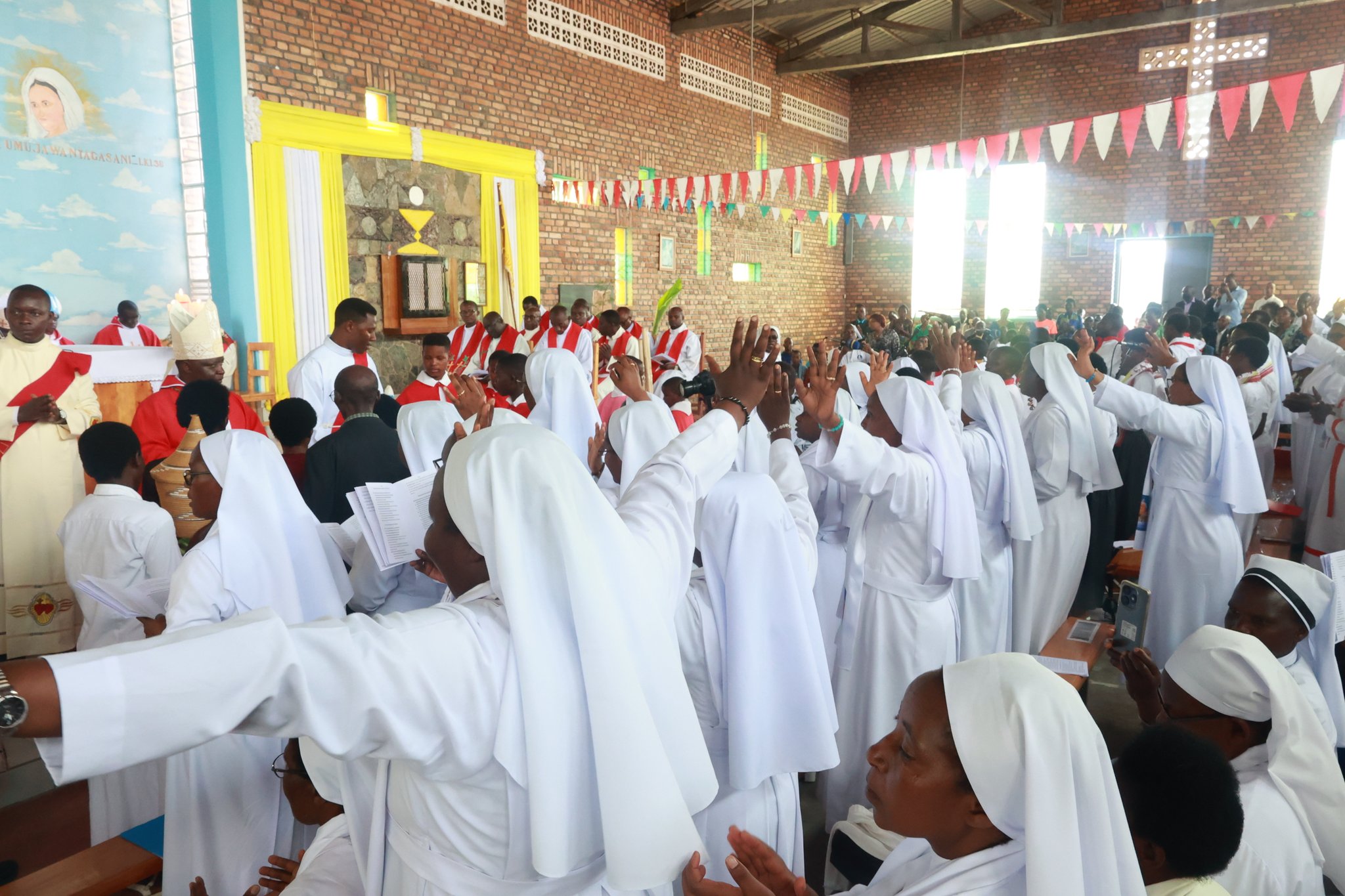 Kabgayi: Ibyishimo by’impurirane mu Babikira b’Abiyeguriye Roho Mutagatifu