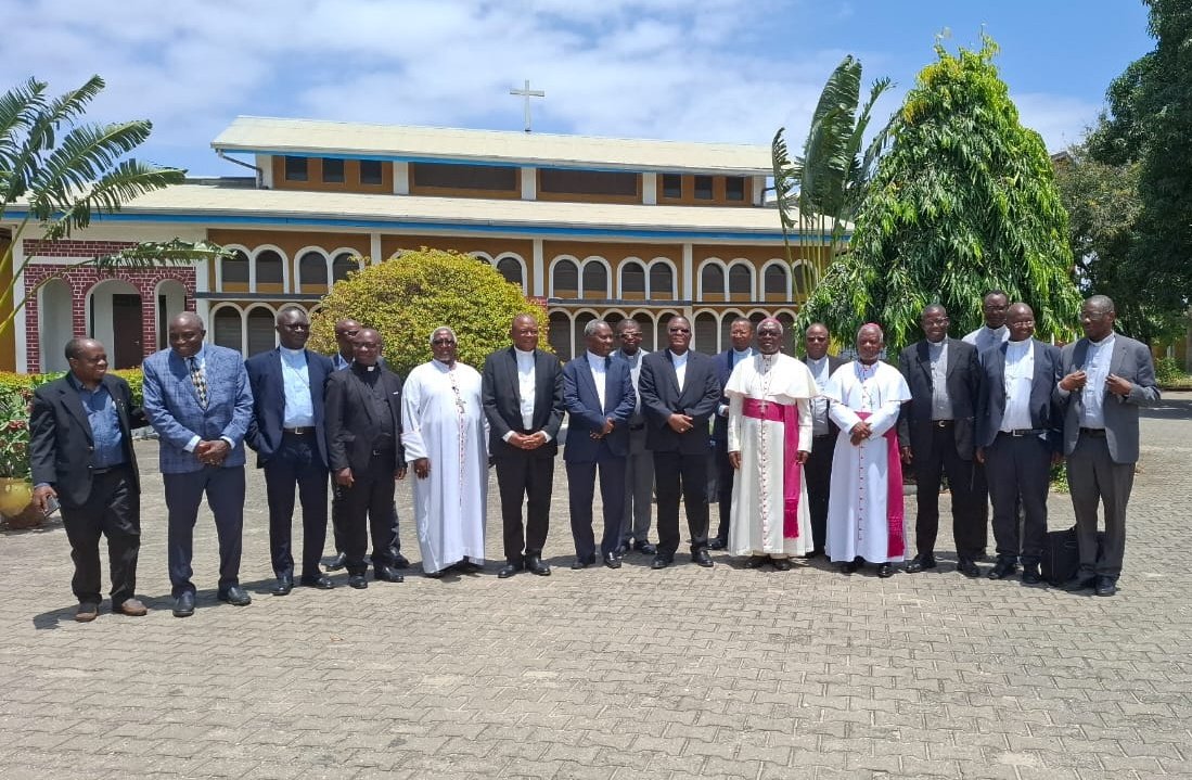 Abepiskopi barasaba Leta zose kuganira n'imitwe yitwaje intwaro