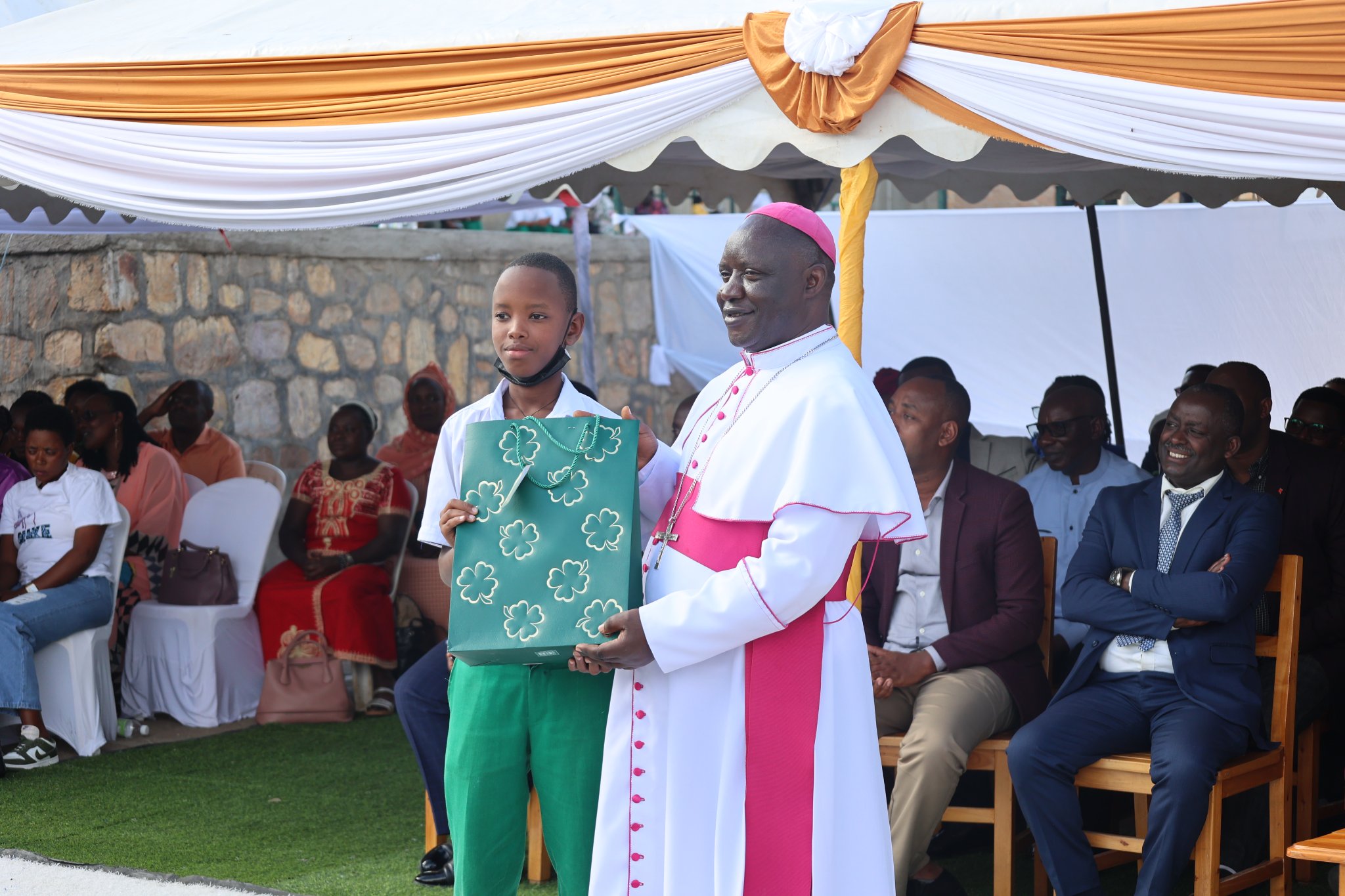 Musenyeri Balthazar avuga ko umwana utarabonye uburere bwiza mu rugo agora abarezi mu mashuri